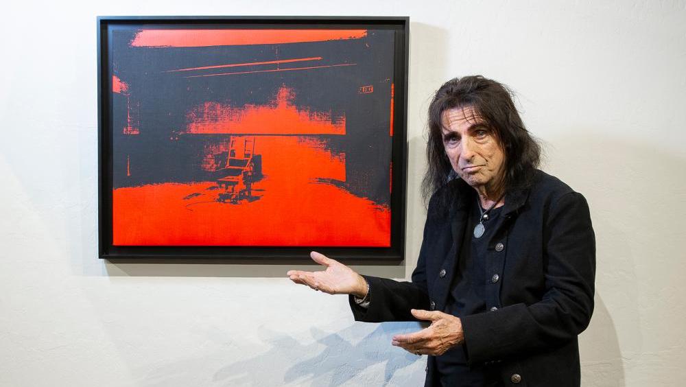 Andy Warhol Electric Chair Owned By Alice Cooper Unsold At Auction - Vimarsana News